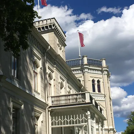 Kartanohotelli Karhulan Hovi