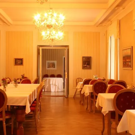 Kartanohotelli Karhulan Hovi