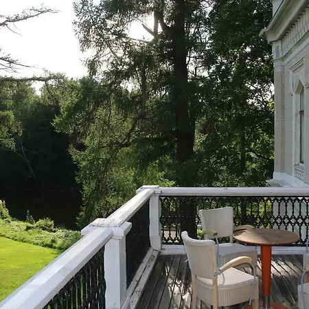 Kartanohotelli Karhulan Hovi 3* Kotka