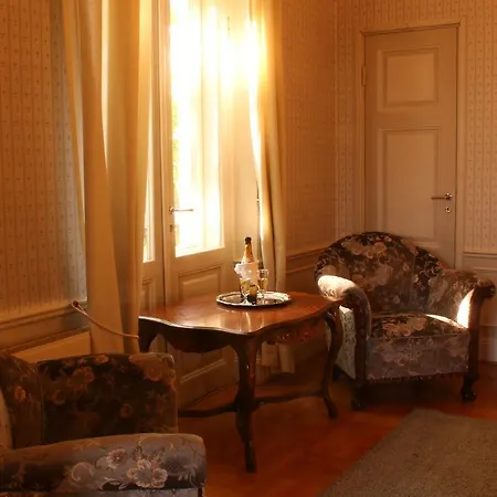 Kartanohotelli Karhulan Hovi