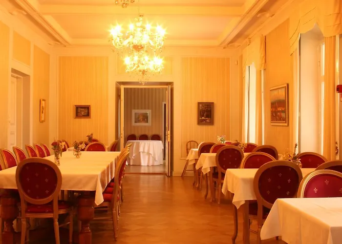 Kartanohotelli Karhulan Hovi