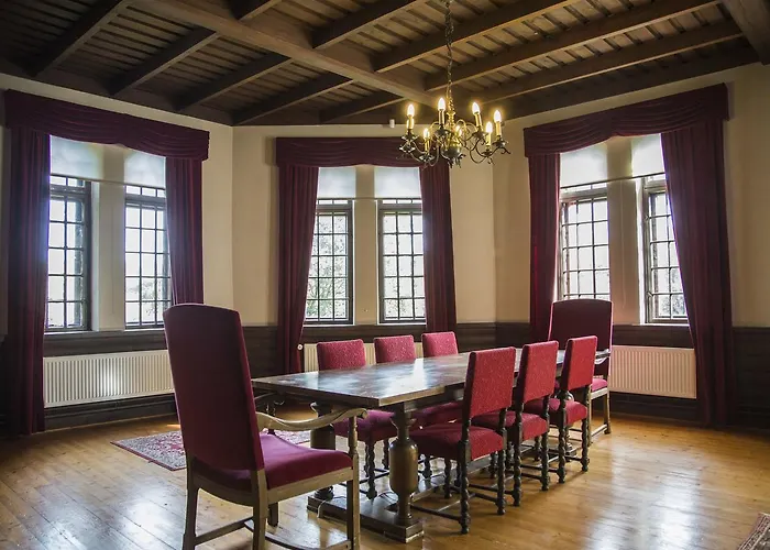 Kartanohotelli Karhulan Hovi 3*